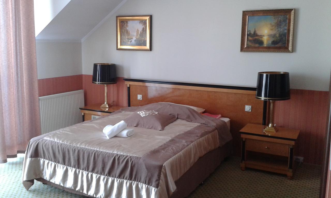 Noclegi Helios & Hotelowa Wielun Ngoại thất bức ảnh