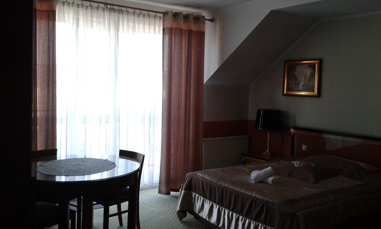 Noclegi Helios & Hotelowa Wielun Ngoại thất bức ảnh