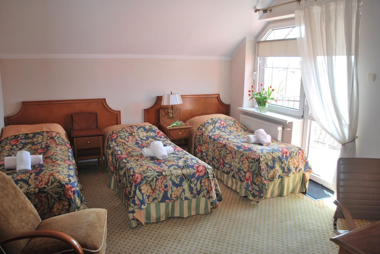 Noclegi Helios & Hotelowa Wielun Ngoại thất bức ảnh