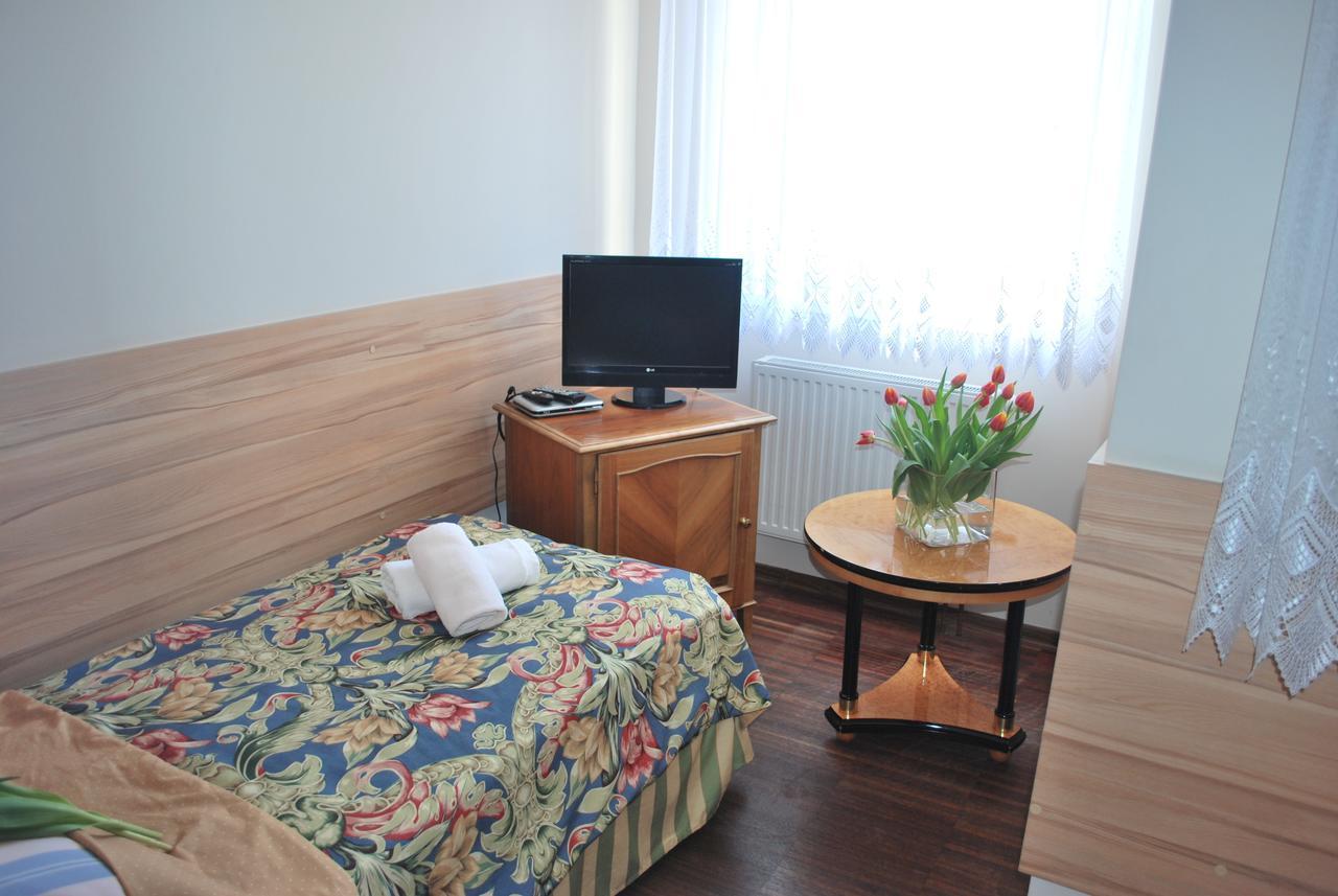 Noclegi Helios & Hotelowa Wielun Ngoại thất bức ảnh